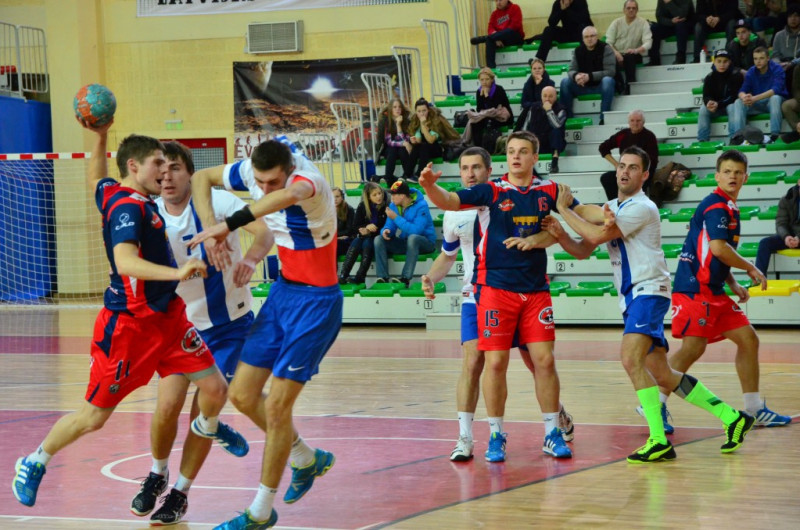 Sievietes noskaidros čempioni, vīriem sākas fināli, skaties Sportacentrs.com TV