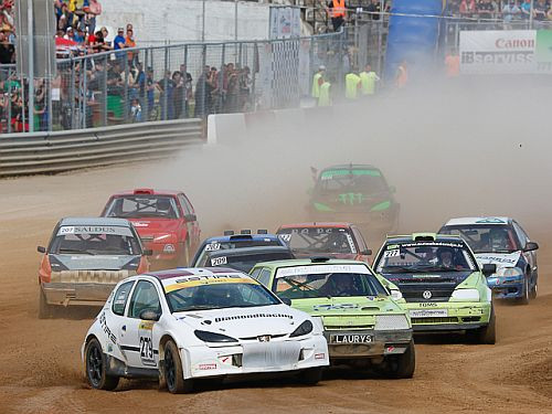 17 sportisti no Latvijas dodas uz autokrosa sacīkstēm Marijampolē