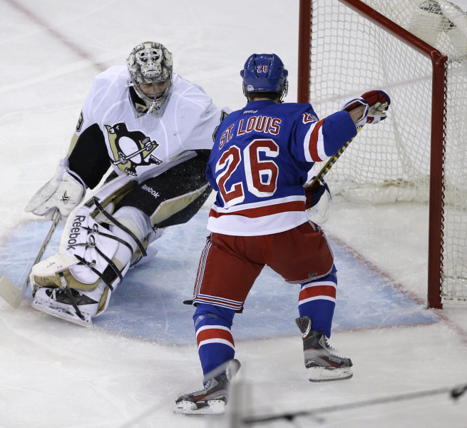"Rangers" panāk septīto spēli, "Blackhawks" izvirzās vadībā