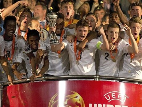 Anglija finālā pieveic Nīderlandi un kļūst par Eiropas U17 čempioni