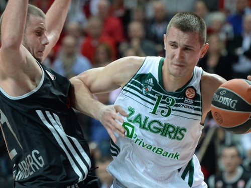 Jankūnam "triple-double", "Žalgiris" izvirzās vadībā Lietuvas finālā