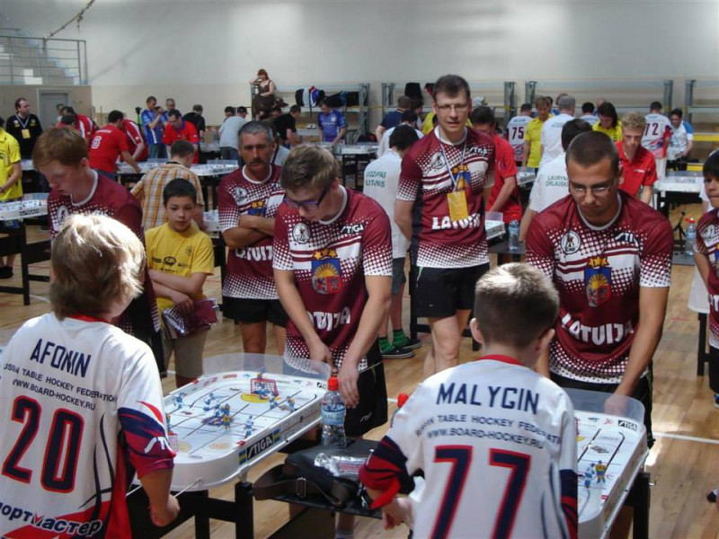 Eiropas čempionāta galda hokejā pirmajā dienā Latvijai trīs bronzas