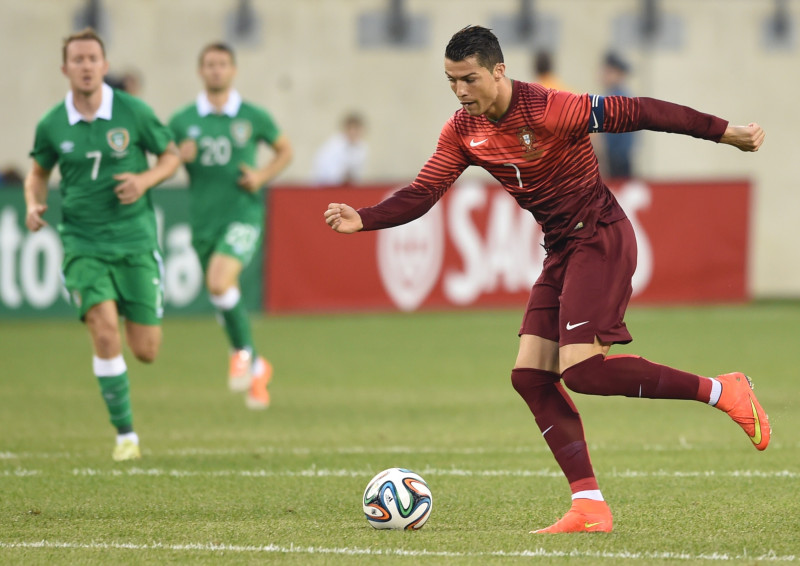 Ronaldu atgriežas jau pārbaudes spēlē, Portugāle grauj Īriju