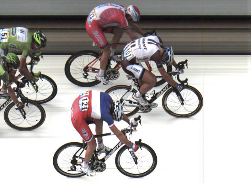 Kitels fotofinišā trešo reizi triumfē "Tour de France" posmā