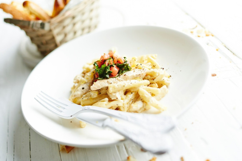 Krēmīgā pasta ar vistu un tomātiem