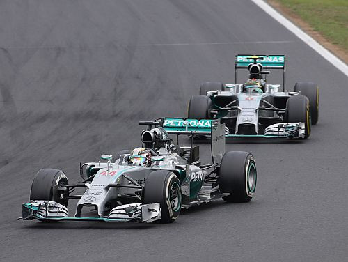 Volfs: "Hamiltona dēļ Rosbergs zaudēja uzvaru"