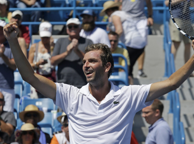 Beneto pirmais "Masters" pusfināls, Federers apspēlē Mareju
