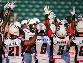 "Redblacks" sezonu sāk ar smagu uzvaru