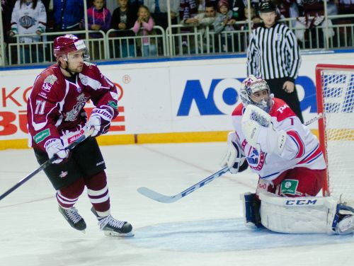 Uzvara bullīšos ļauj "Dinamo" iekļūt finālā