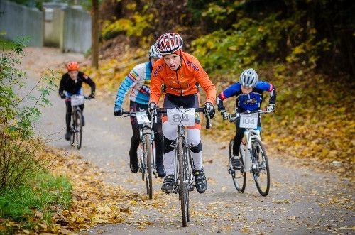 Kurzemē aizvadīti divi Pizika kausa izcīņas posmi velokrosā