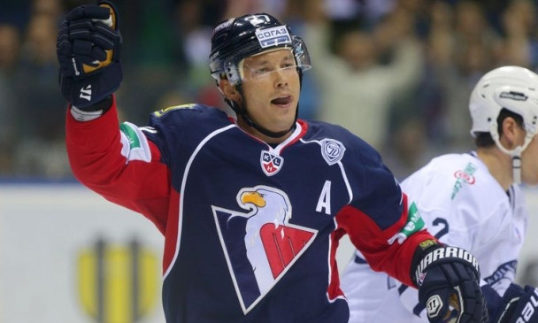 "Slovan" atkal grūtības izmaksāt algas, Ufā visu kontrolē