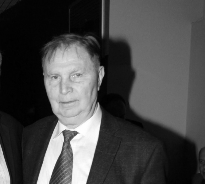 Mūžībā aizgājis hokeja treneris Viktors Tihonovs