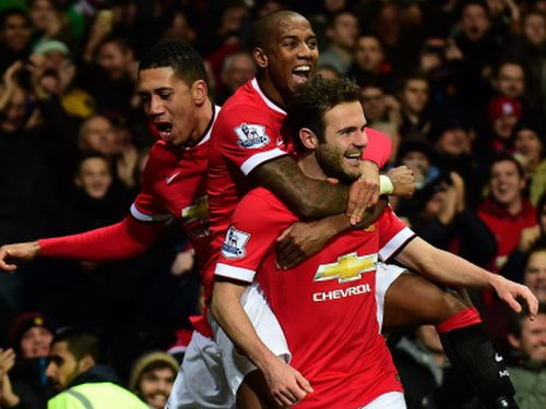 "United" ceturtā uzvara pēc kārtas, panākums arī "Liverpool"
