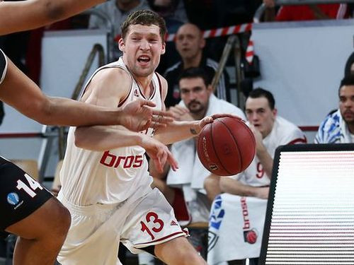 Strēlnieks tiek "play-off", Porziņģis uzvar un izstājas