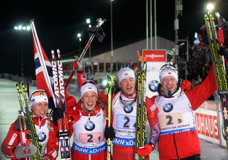 Norvēģijas kvartets triumfē jauktajā stafetē
