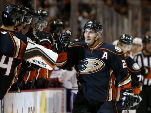 Uzvara pār Monreālu ļauj "Ducks" pārņemt NHL līderpozīcijas