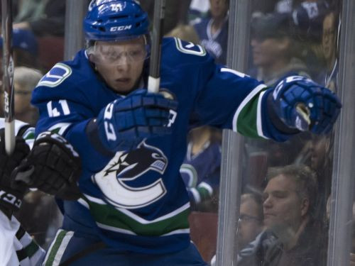 Ķēniņš un "Canucks" pārspēj "Blues", "Sabres" uzvar pastarīšu cīņā