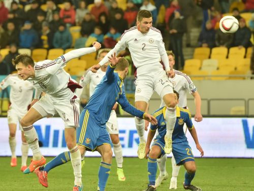 Maksimenko spēles izskaņā Latvijai izrauj neizšķirtu pret Ukrainu