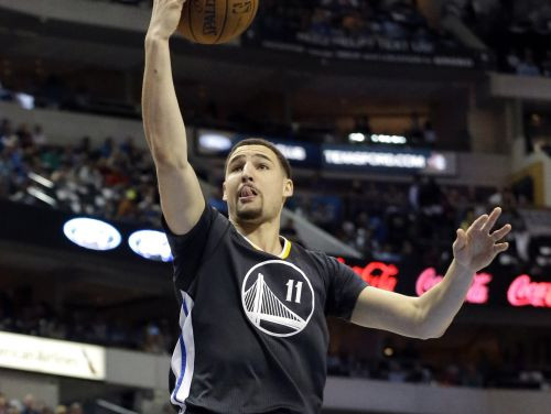 Tompsonam 37 punkti puslaikā pret Memfisu, Bostona tiek play-off