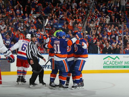 Tavaress izceļas pagarinājuma 15. sekundē, 2-1 panāk arī "Blackhawks"