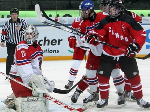 Kanādas U18 grūta uzvara pār čehiem, zviedriem otrais zaudējums