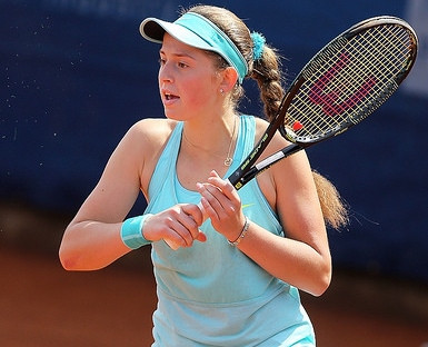 Ostapenko sakauj Vikmaijeri, gūstot karjeras lielāko uzvaru