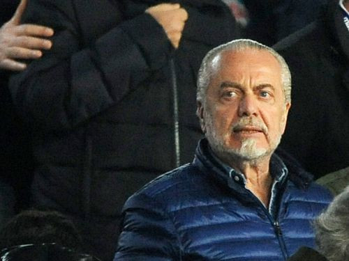 "Napoli" prezidents nenosvilptā aizmugurē vaino Platinī