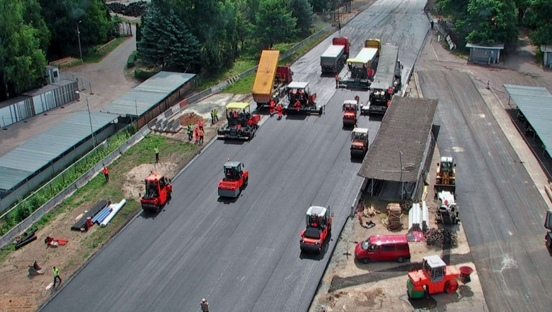 Pēc 50 gadu pārtraukuma tiek asfaltēta Biķernieku trase