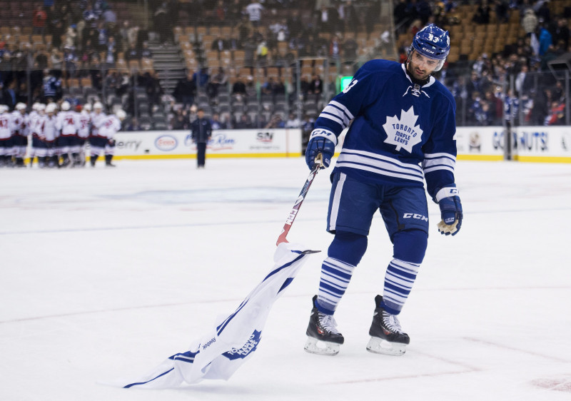 "Maple Leafs" pagarina līgumu ar uzbrucēju Kadri