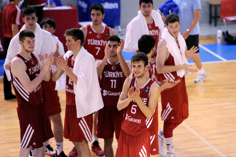 Serbijai, Spānijai un Turcijai kārtējās uzvaras Eiropas U20 čempionātā