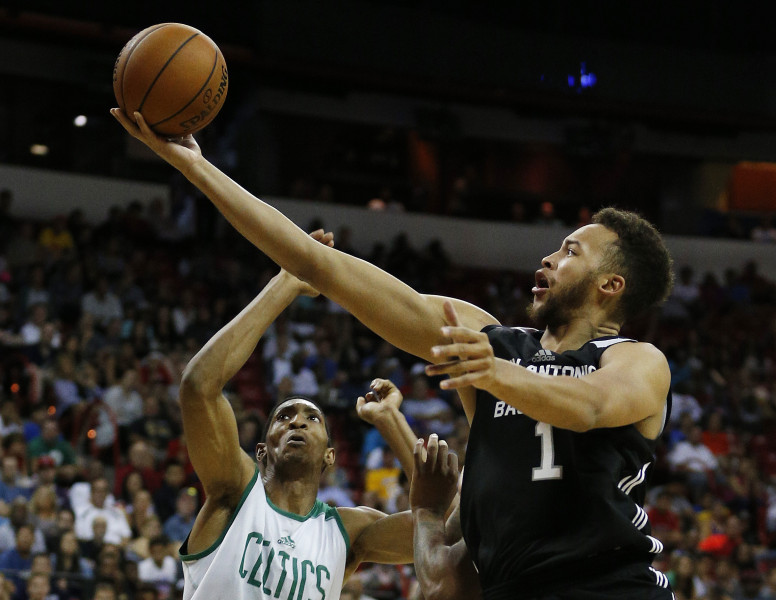 Vasaras līgas finālā iekļūst "Spurs" un "Suns"