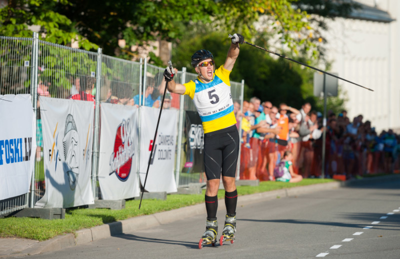 Latvijai pirmā uzvara Pasaules kausa posmā rollerslēpošanā junioriem