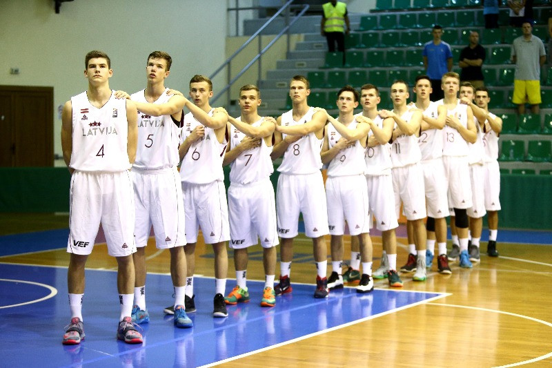 U-18 izlasei iespēja aizķerties cīņā par 1/4 finālu