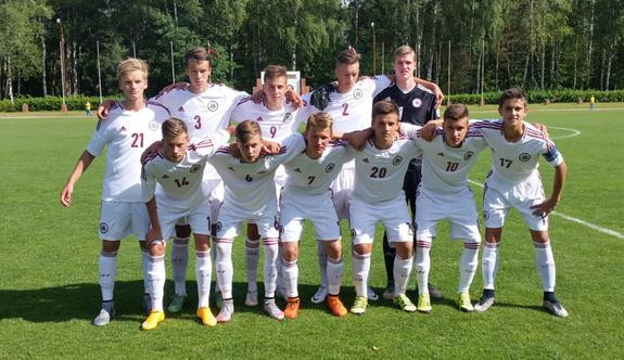 U16 futbolistiem neizšķirts pret Lietuvu