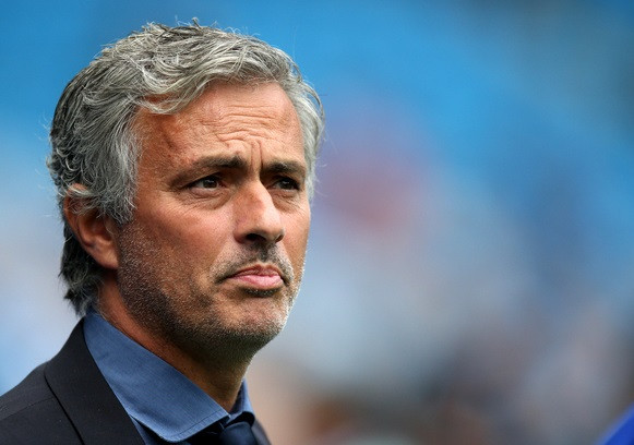 "Chelsea" publiski pauž atbalstu Mourinju