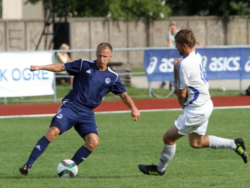 "Ogre" ziedo drēbes un futbola inventāru Ukrainas iedzīvotājiem