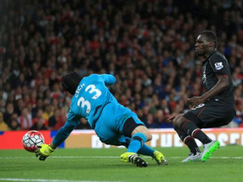 "Arsenal" un "Liverpool" aizraujošā cīņā uzvarētāju nenoskaidro