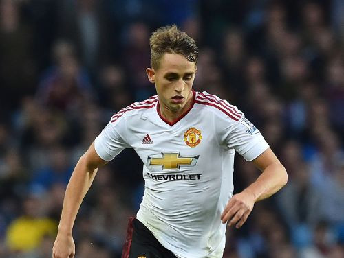 Mančestras "United" pārdod Čičarito un izīrē Januzaju