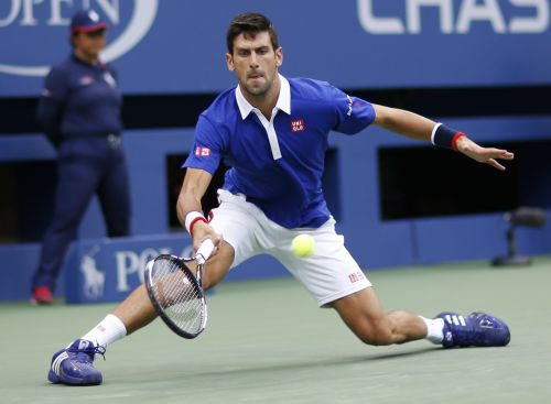 Džokovičs zaudē tikai trīs geimus Čiličam, viegla uzvara arī Federeram