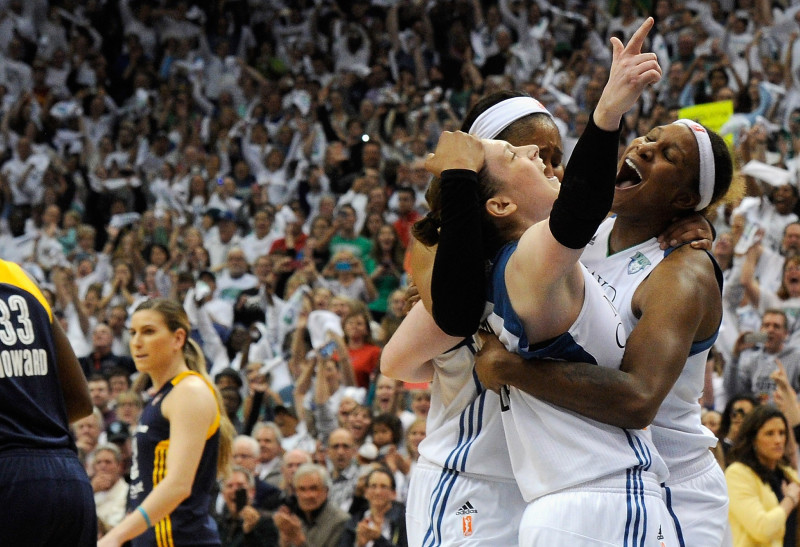 Mineapolē pludo šampanietis, "Lynx" trešo reizi triumfē WNBA