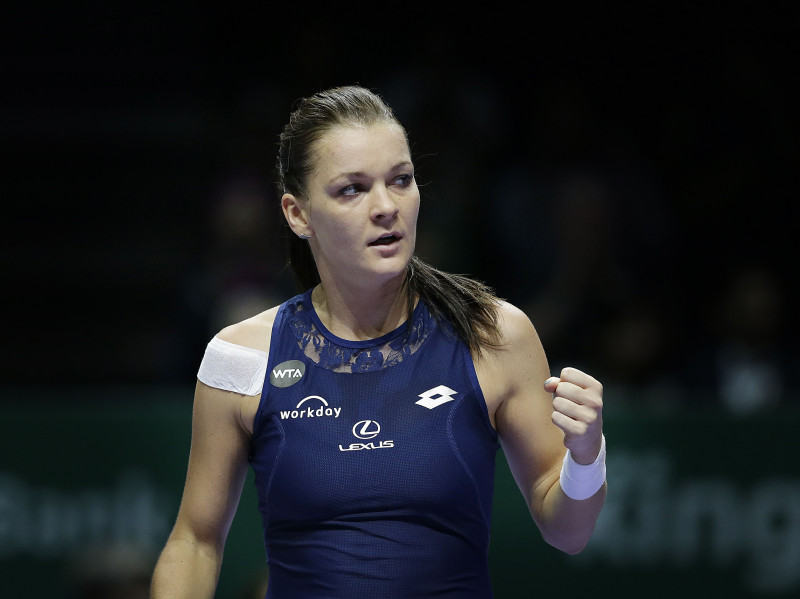 Radvaņska izslēdz Halepu no "WTA Finals"