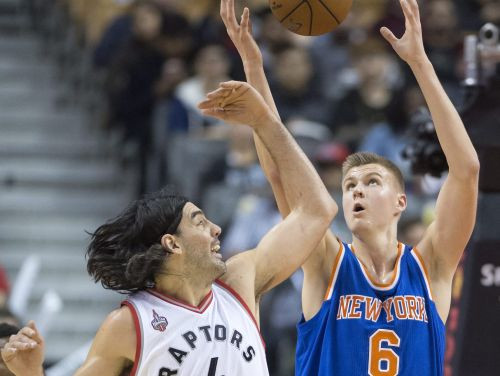 Porziņģim 8+6 un spēcīgs danks saspringtā uzvarā pār Toronto