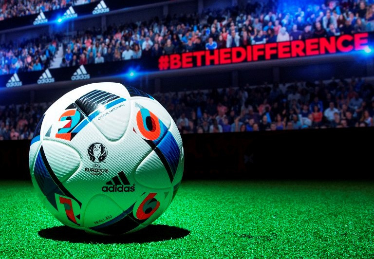 Prezentēs 2016. gada Eiropas futbola čempionāta bumbu "Adidas Beau Jeu"