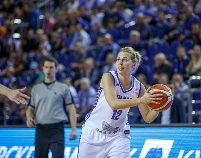Jēkabsone-Žogota apdzen Taurasi, Veinbergai septiņi tālmetieni uzvarā