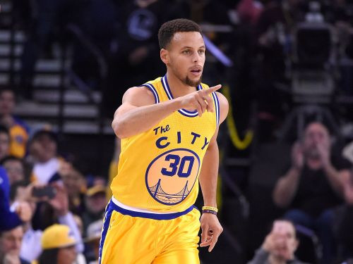 "Warriors" grauj "Lakers" un uzstāda NBA rekordu – 16 uzvaras 16 spēlēs