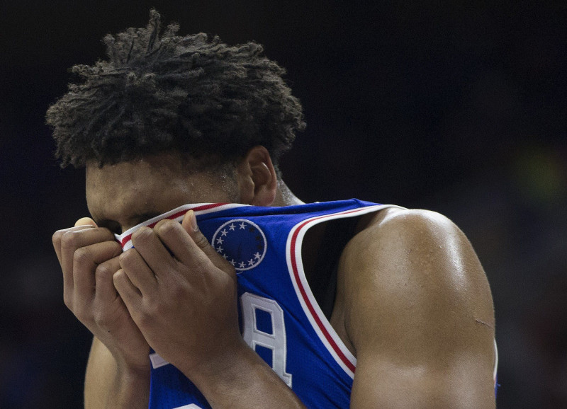 "76ers" uz divām spēlēm diskvalificē Okaforu
