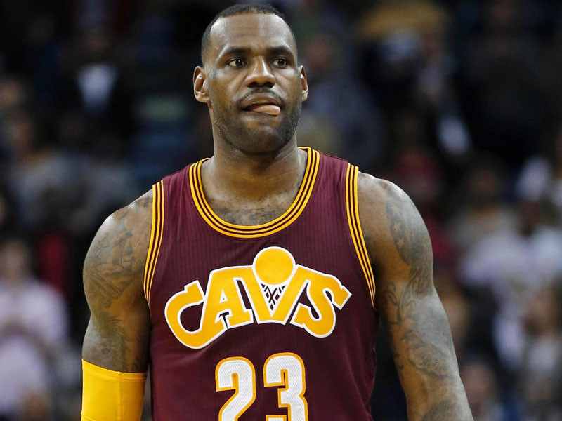 Džeimsa 37 punkti izglābj "Cavaliers" pamatlaikā, papildlaikā uzvar "Pelicans"