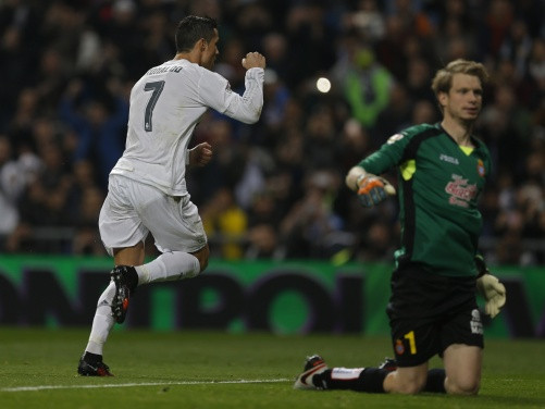 Ronaldu trīs reizes iekaro lietuvieša vārtus, Madrides "Real" grauj