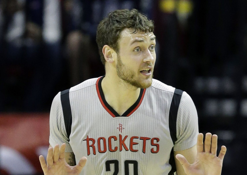 "Rockets" pielīdzina "Nets" piedāvājumu un patur Motejūnu