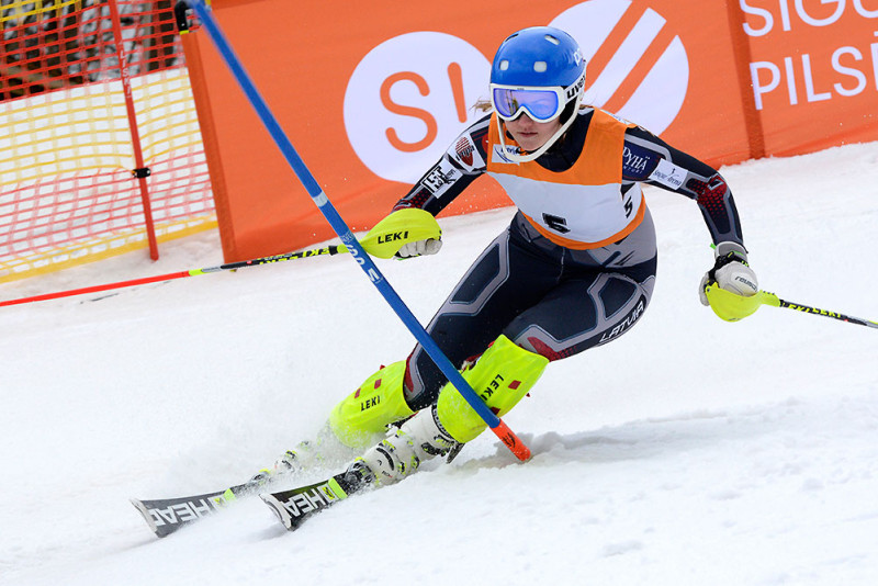 Ž.Gedra un L.Bondare uzvar FIS slalomā Siguldā (video)